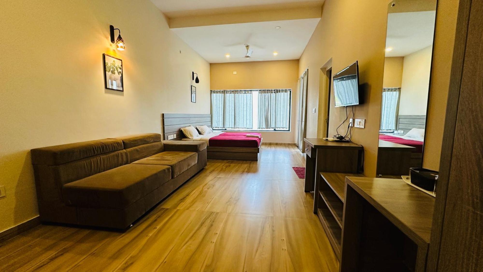 Western Ghats Hotel 3*